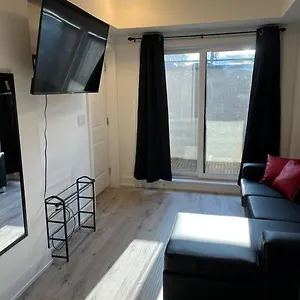 lovely-one-bedroom-condo-with-free-parking.niagara-fallshotels.com/